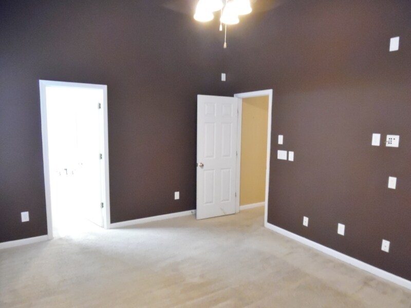 Building Photo - 422 Plamondon Dr