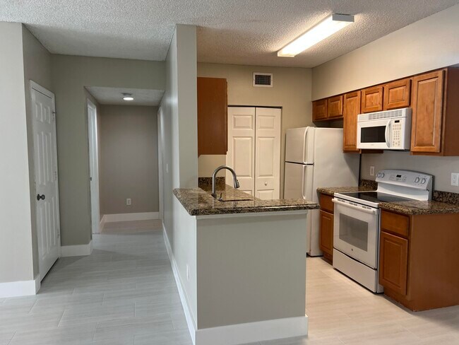 Building Photo - 10354 Fox Trail Rd S
