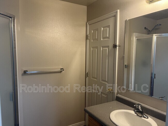 Building Photo - 1640 Winchester Dr