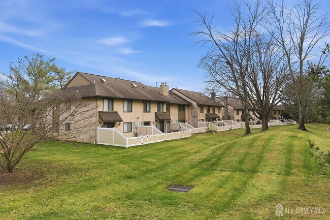 Building Photo - 60 Hampshire Dr