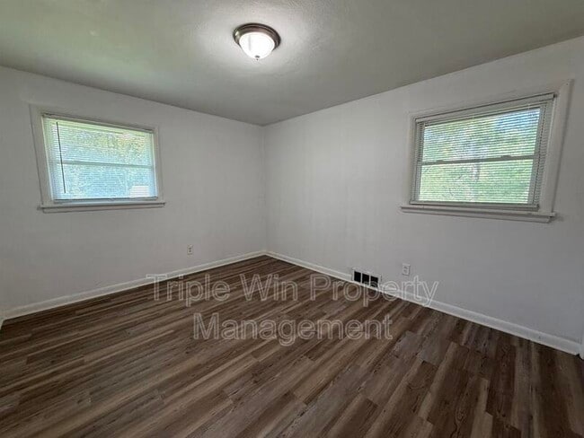 Building Photo - 6801 Knoll Ave