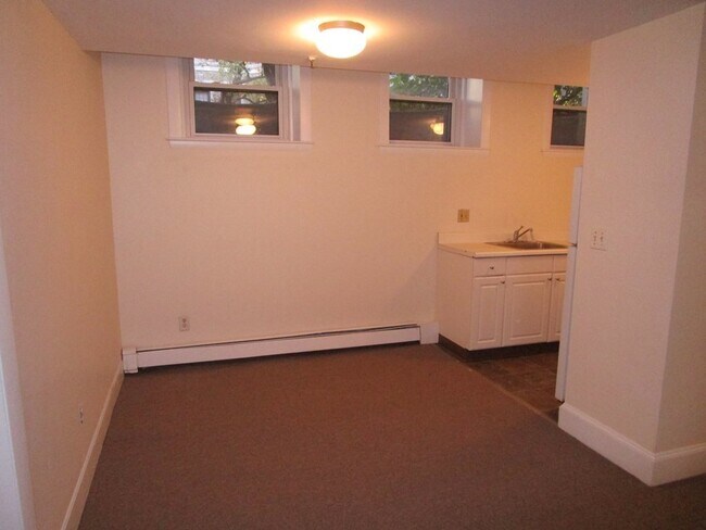 Building Photo - 120 Riverway St