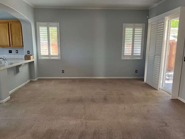 Building Photo - Desirable 3 bedroom 2 bath Home in Roseville