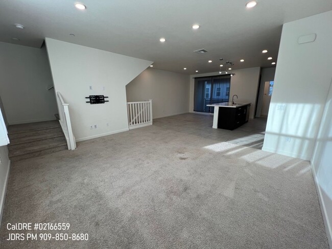 Building Photo - Rancho Cucamonga 4 Bedroom Condo