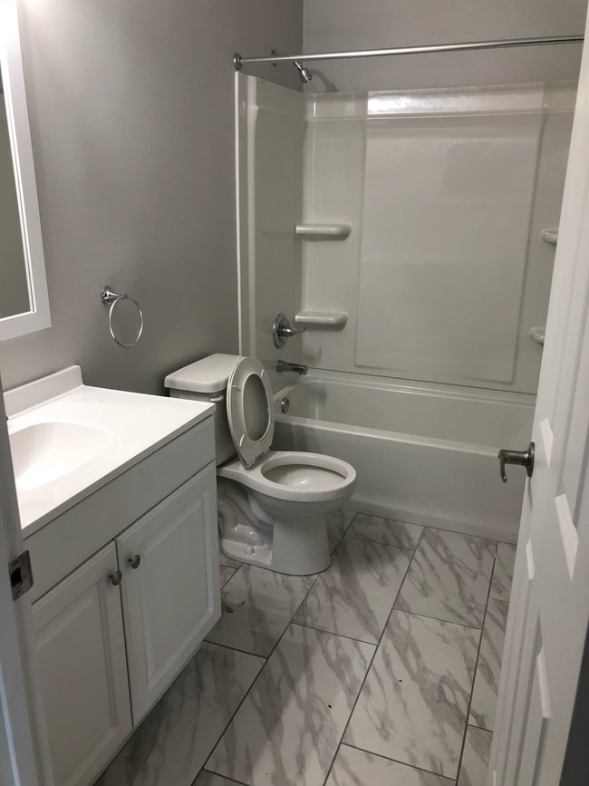 Building Photo - 2508 Inglis St