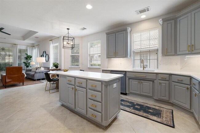 Building Photo - 209 The Hills Dr