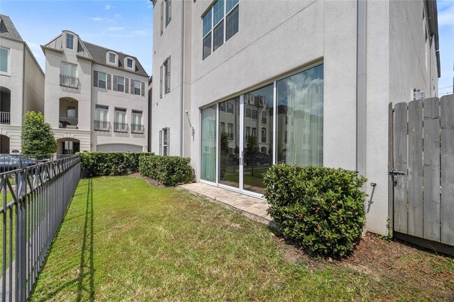 Building Photo - 11107 Savannah Oaks Ln