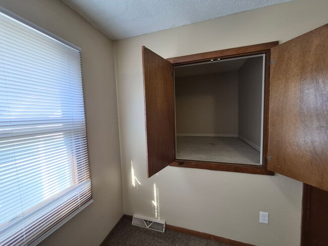 Building Photo - 1761-1763 E Lacona Avenue