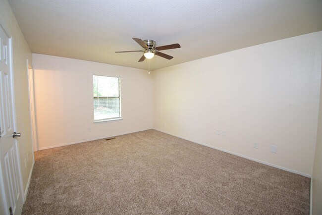 Building Photo - 1717 N Desert Palm Ave