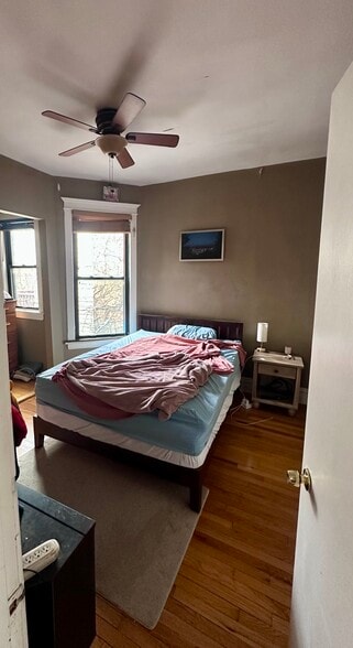 Largest bedroom - 2442 N California Ave