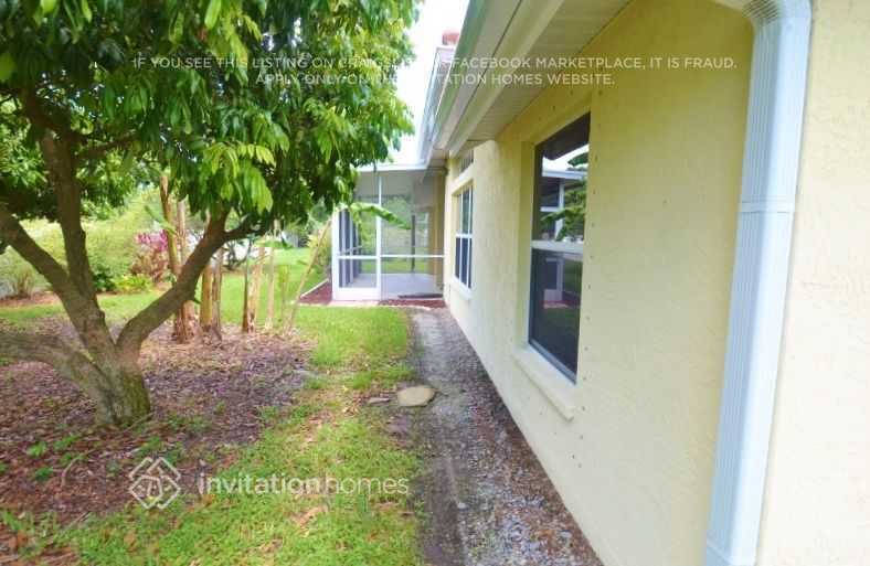 Building Photo - 3613 71st Terrace E