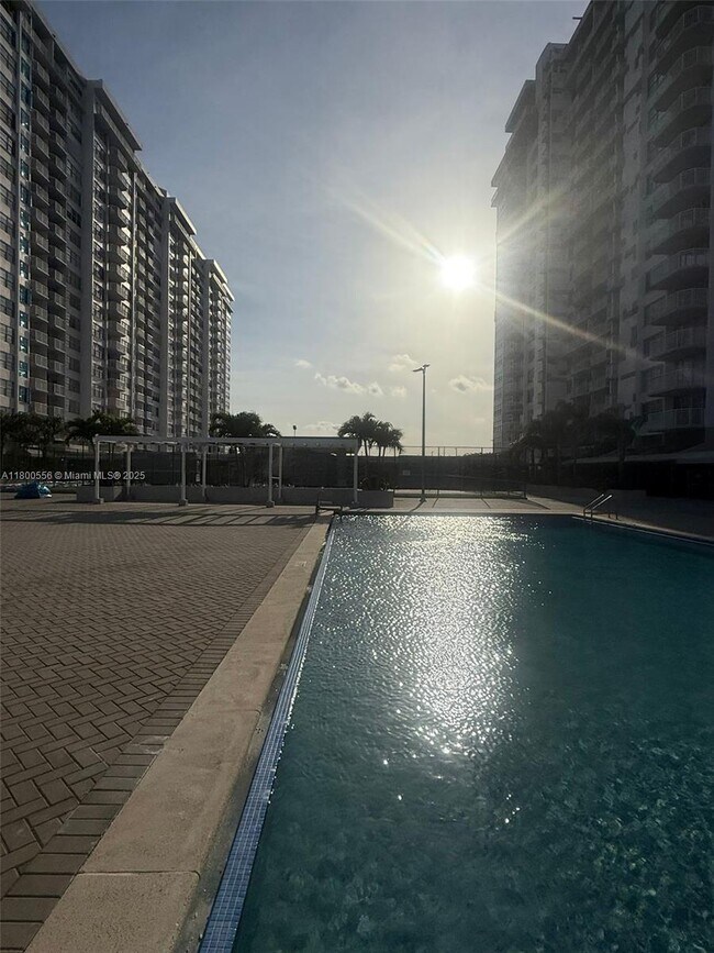 Building Photo - 18021 Biscayne Blvd