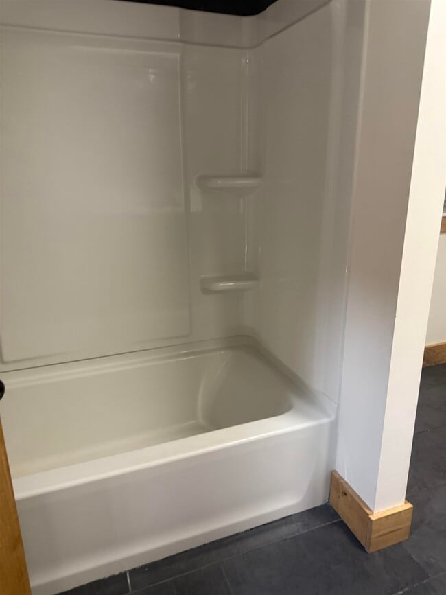 Building Photo - 192 Dorrs Corner Rd