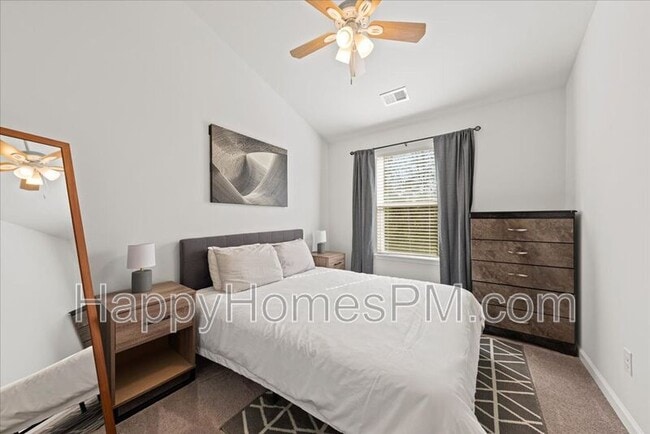 Building Photo - 4698 Palm View Cir