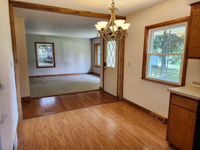 Building Photo - 6618 South Dr