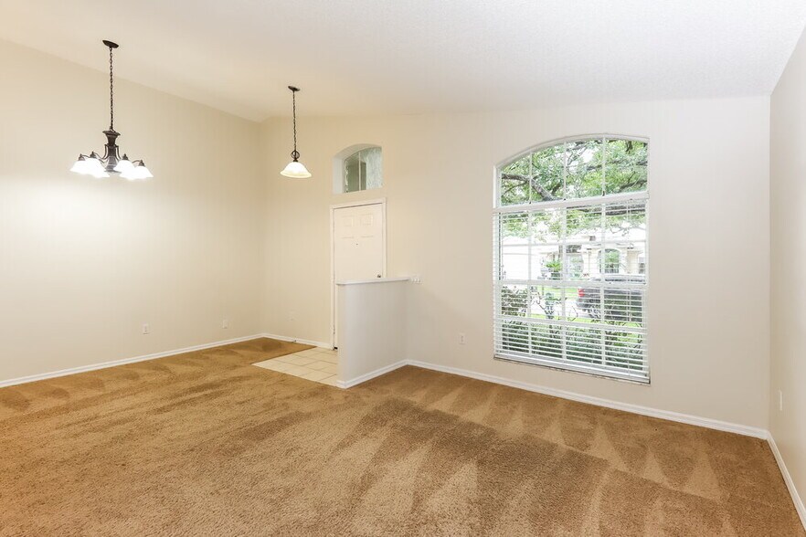 Building Photo - 402 Sonoma Dr