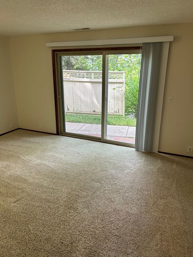 Building Photo - Luxury Hillside Retreat with City Views – 3 Bed / 3 Bath + Loft on Expansive Double Lot