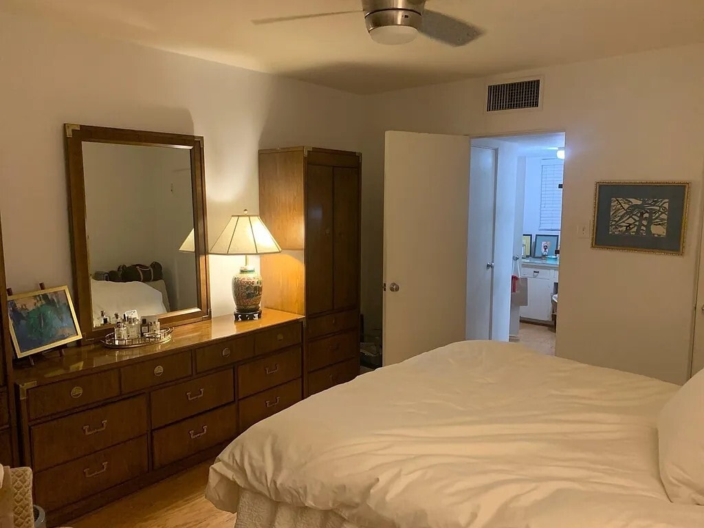 Bedroom (Not Furnished) - 543 W Coronado Rd