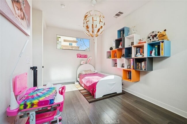 Building Photo - 121 Interval