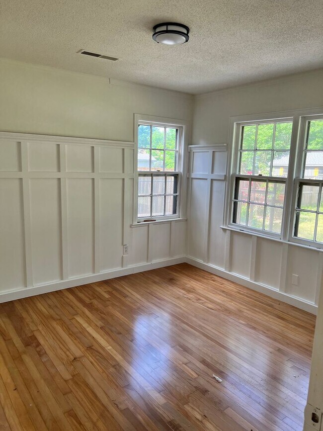 Building Photo - COMING SOON! 2/ 1 Home for Rent!