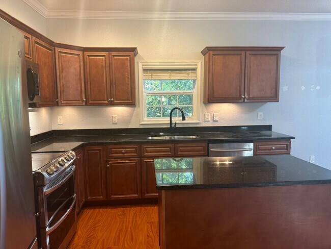 Building Photo - Ingleside