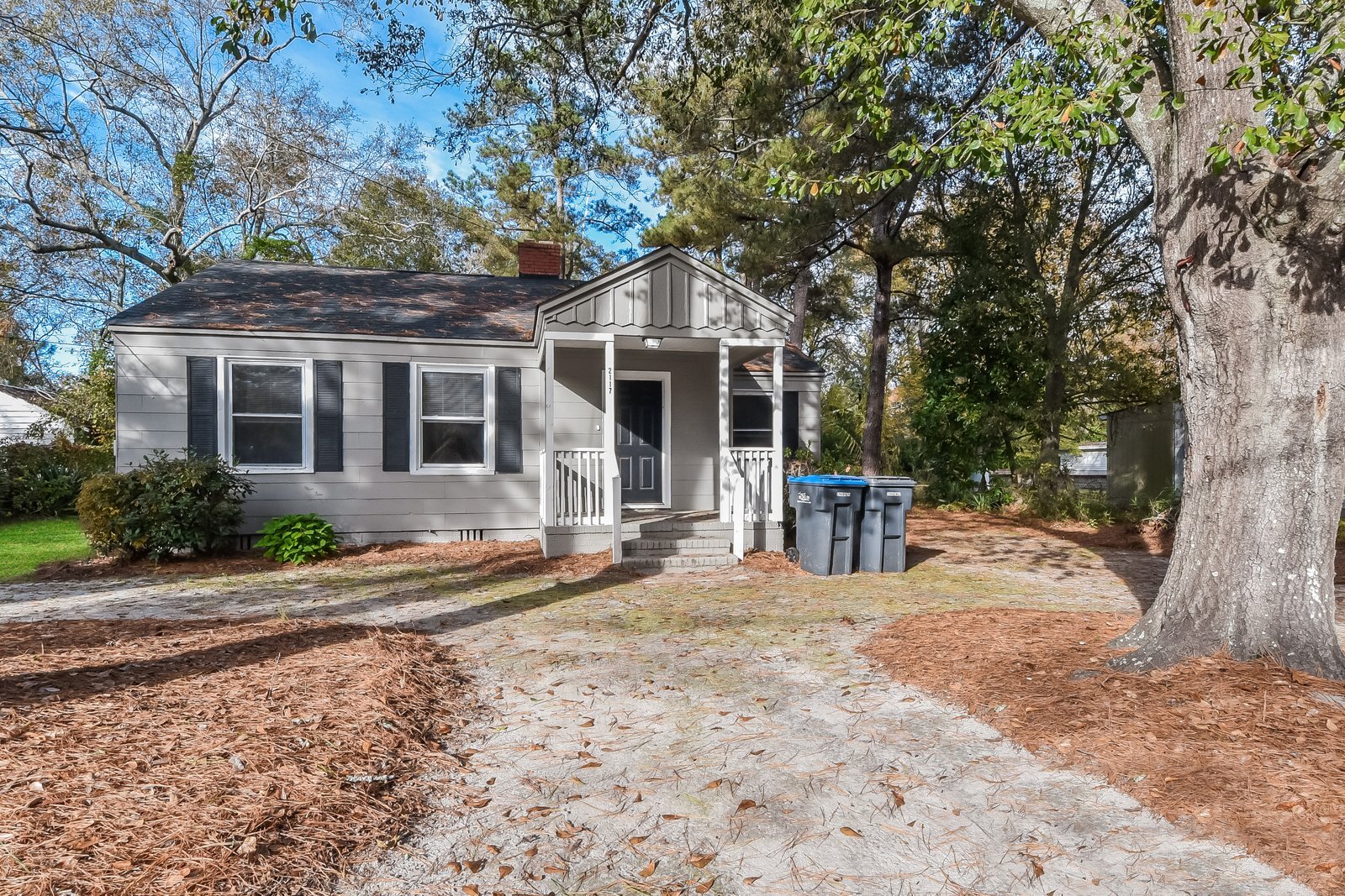 Building Photo - 2117 Roosevelt Dr