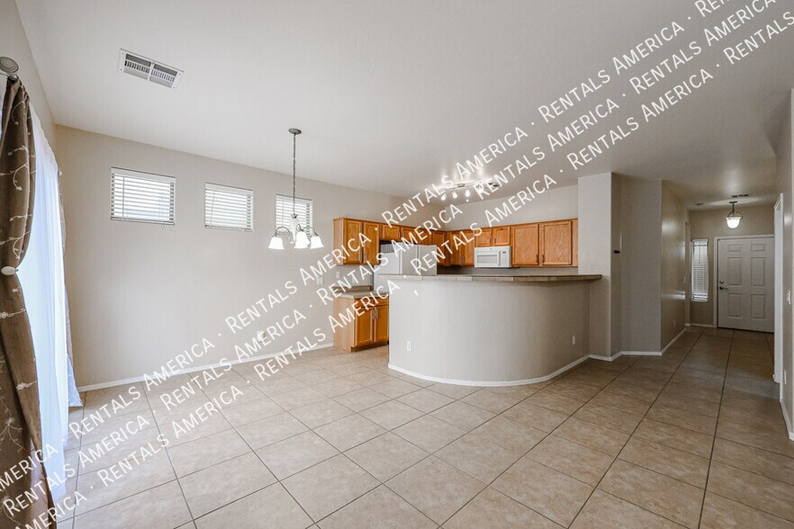 Building Photo - 17518 W Lisbon Ln