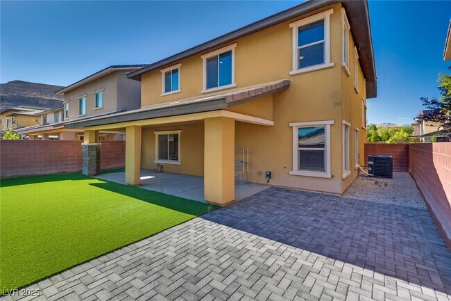 Building Photo - 10589 Acacia Park Pl