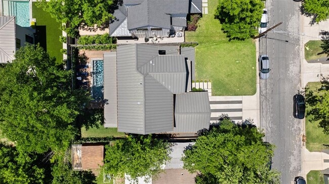 Building Photo - 2107 Peach Tree St