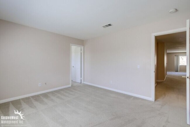 Building Photo - Gorgeous 4Bdm 2.5Ba Two-Story Home in San ...