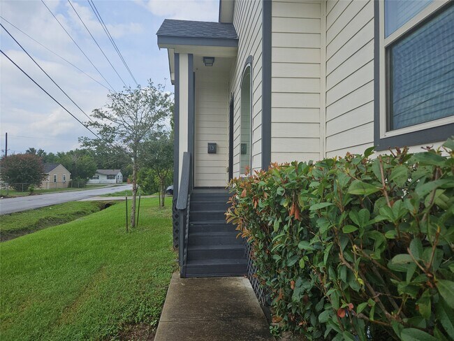 Building Photo - 4801 Wenda St