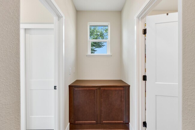 Building Photo - 10068 Carinata Dr