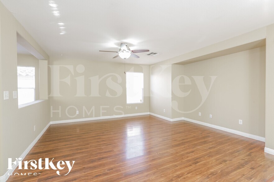 Building Photo - 11035 Calder Ave