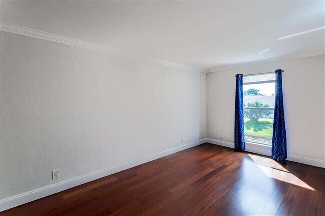 Building Photo - 2800 Fiore Way