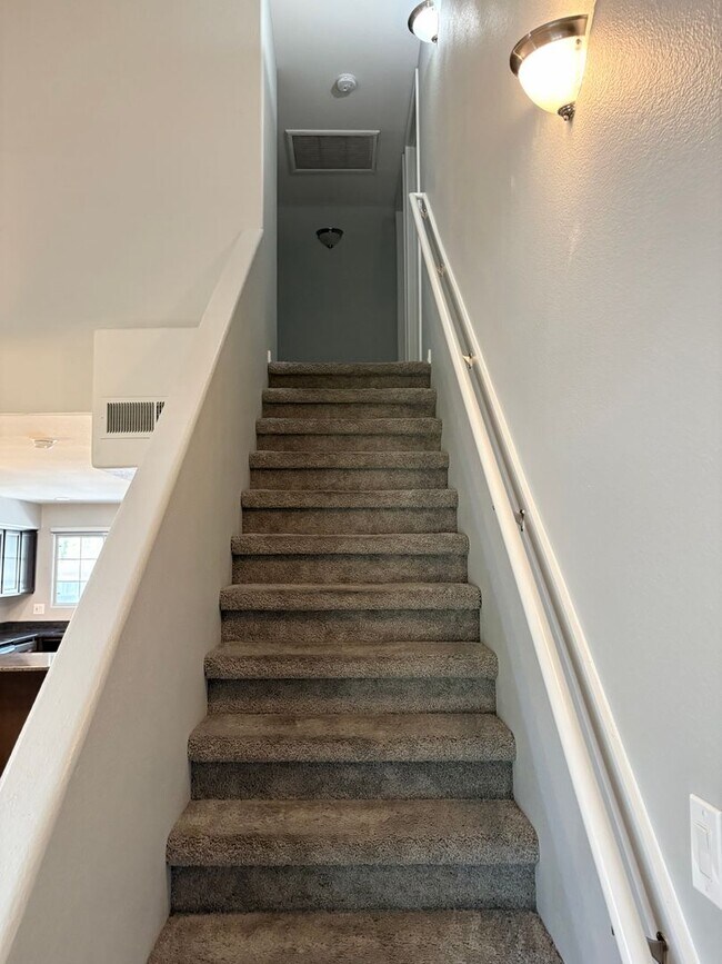 Building Photo - **WONDERFUL & SPACIOUS 3 BEDROOM/2.5 BATHROOM TOWNHOUSE IN CHANDLER (RAY & MCQUEEN)**