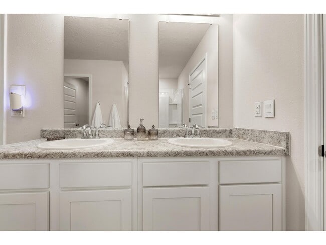 Building Photo - 6726 Sarah Ann Way