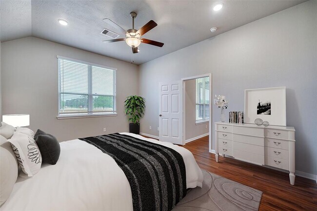 Building Photo - 1026 Tomball Downs Dr