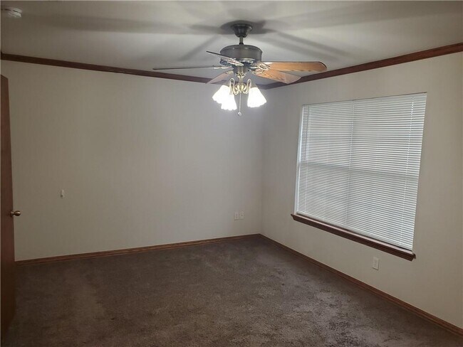 Building Photo - 2932 E Sterling Ct