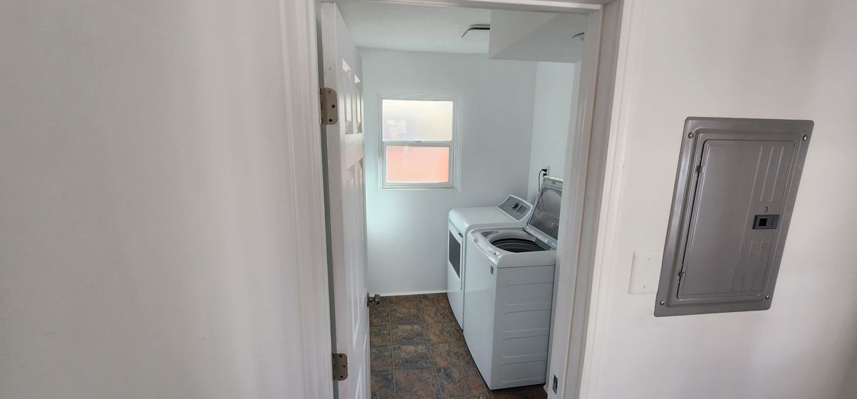 Building Photo - 719 S Walnut