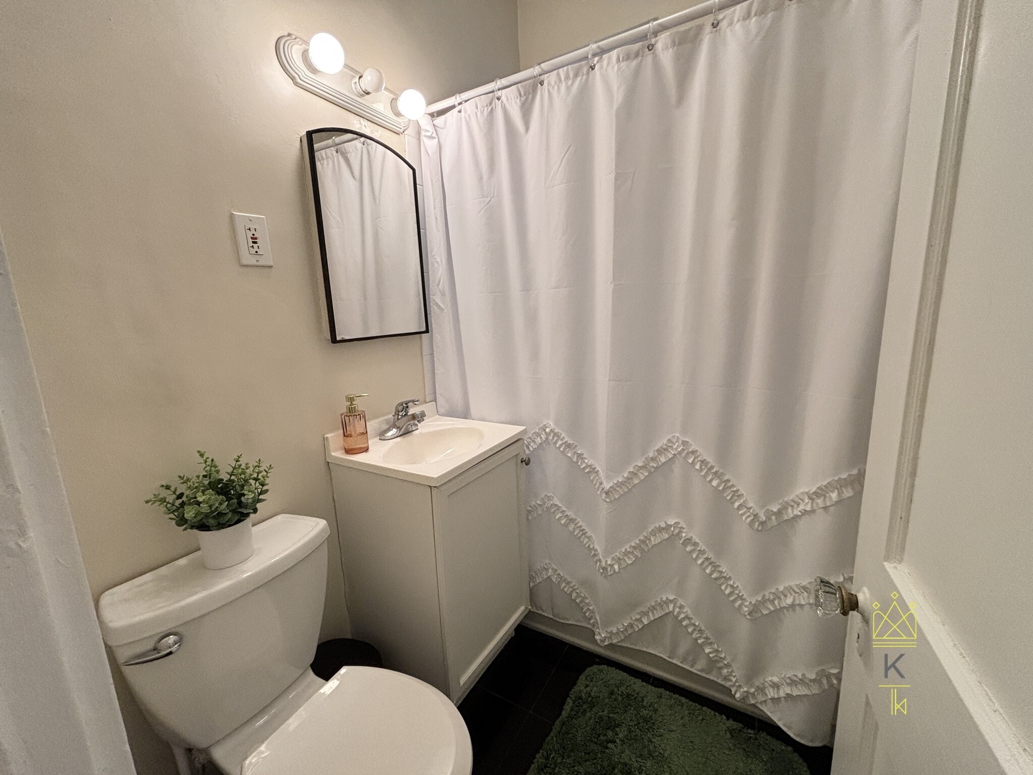 Building Photo - 1477 Beacon St