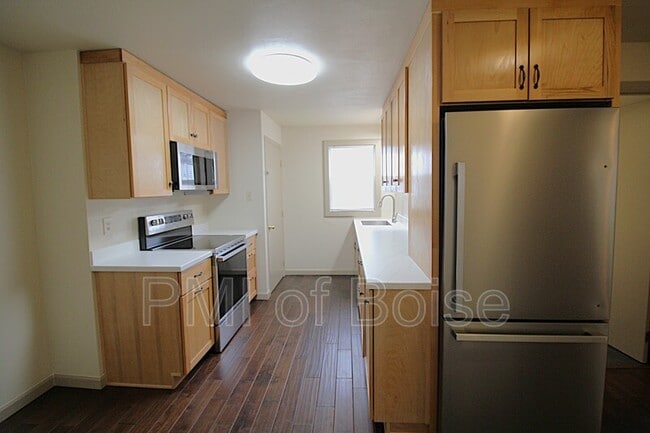 Building Photo - 2113 E Oak St