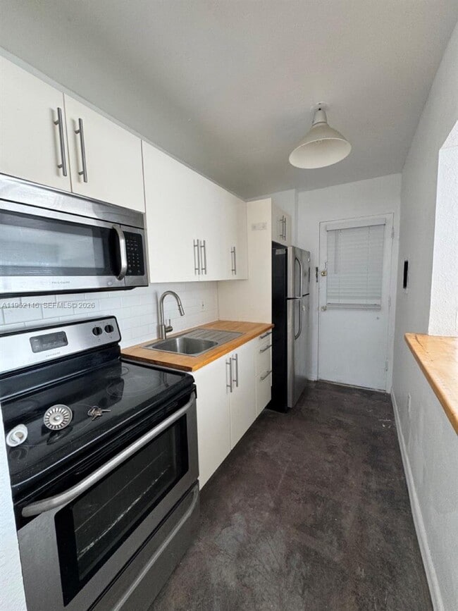 Building Photo - 7904 West Dr