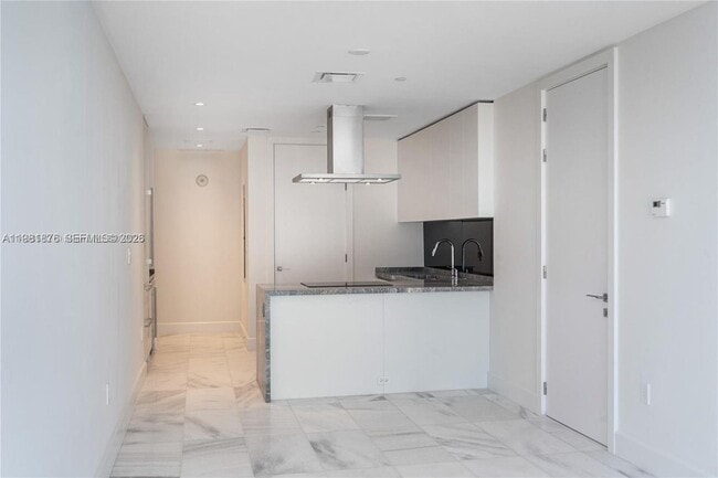 Building Photo - 700 NE 26th Terrace