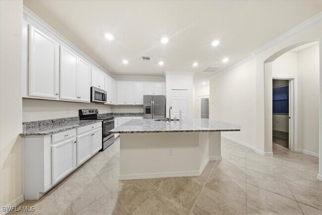 Building Photo - 9180 Glenforest Dr