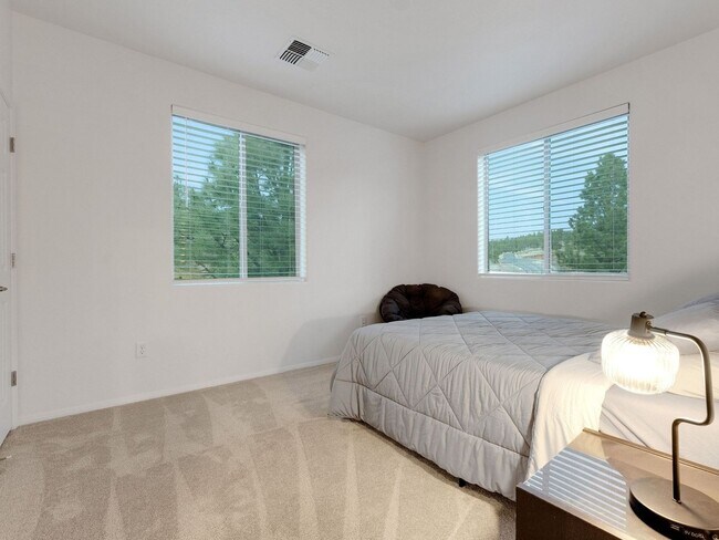 Building Photo - Charming 3BR Condo in Flagstaff