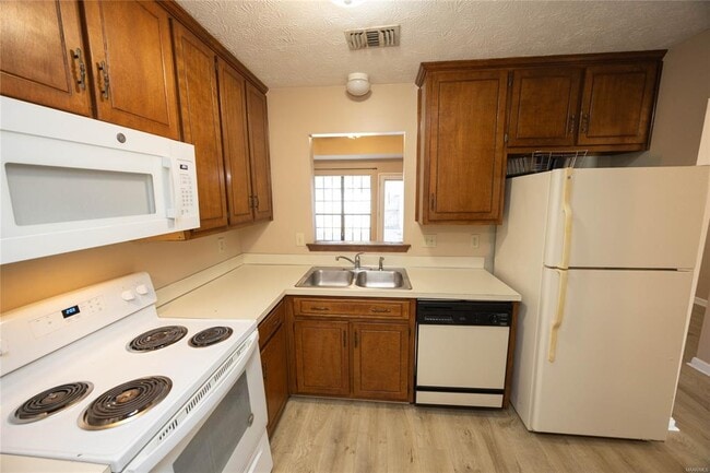 Building Photo - 510 Hollow Wood Rd