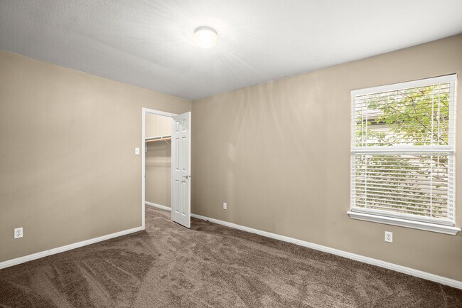 Building Photo - 6220 Perlita Dr