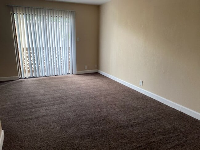 Building Photo - Bartow - One bedroom one bath - Upstairs Unit