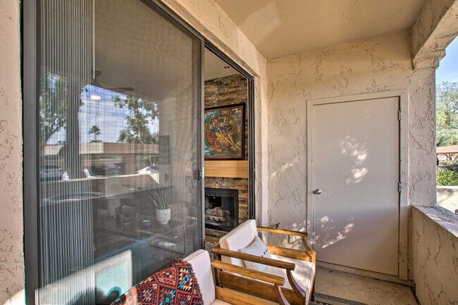 Building Photo - 9708 E Vía Linda