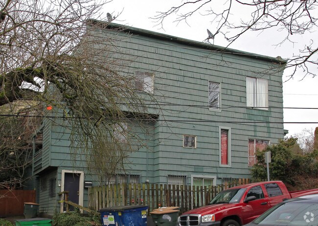 Building Photo - 901 E Marion St